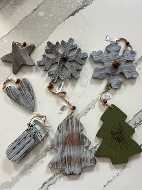 🎄Rustic Wooden Holiday Ornament Set - By Kellie Pickler